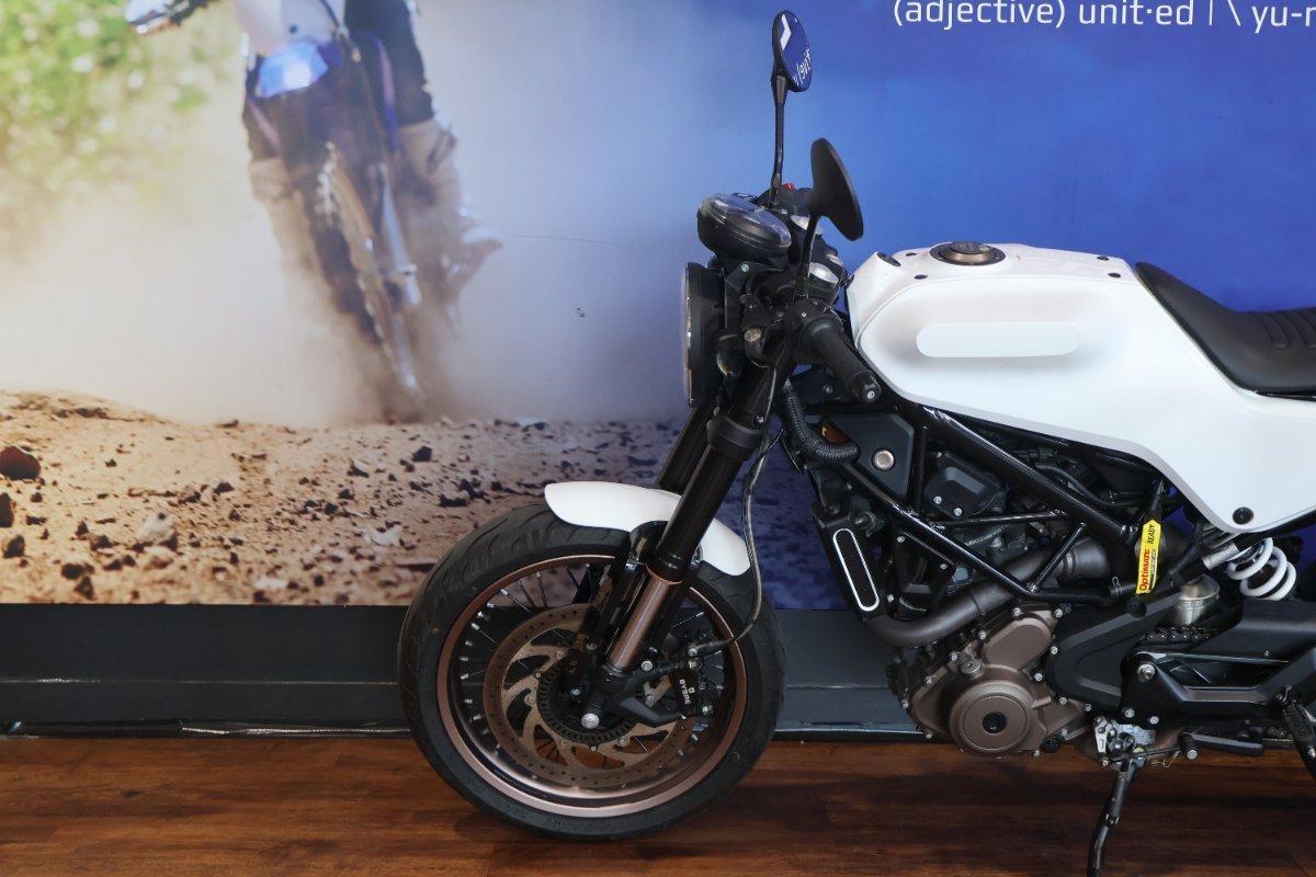 2018 HUSQVARNA SVARTPILEN 401 ROAD