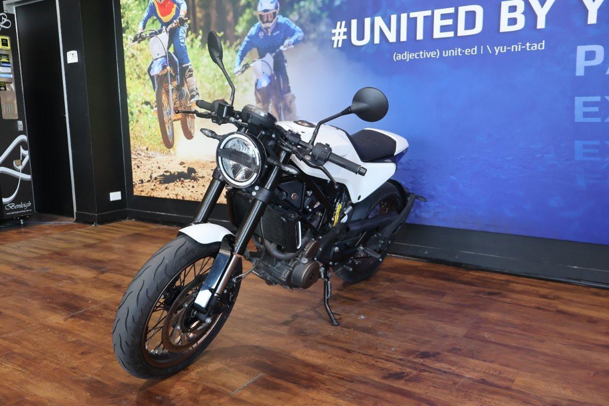 2018 HUSQVARNA SVARTPILEN 401 ROAD