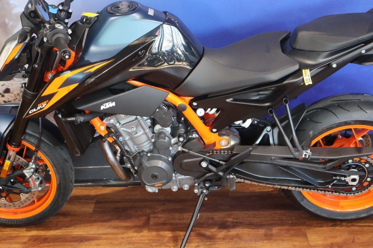 2023 KTM 890 DUKE R ROAD
