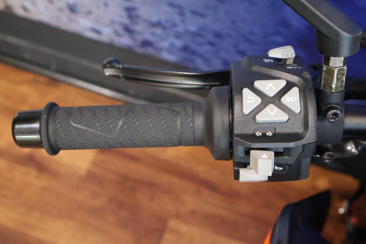 2023 KTM 890 DUKE R ROAD