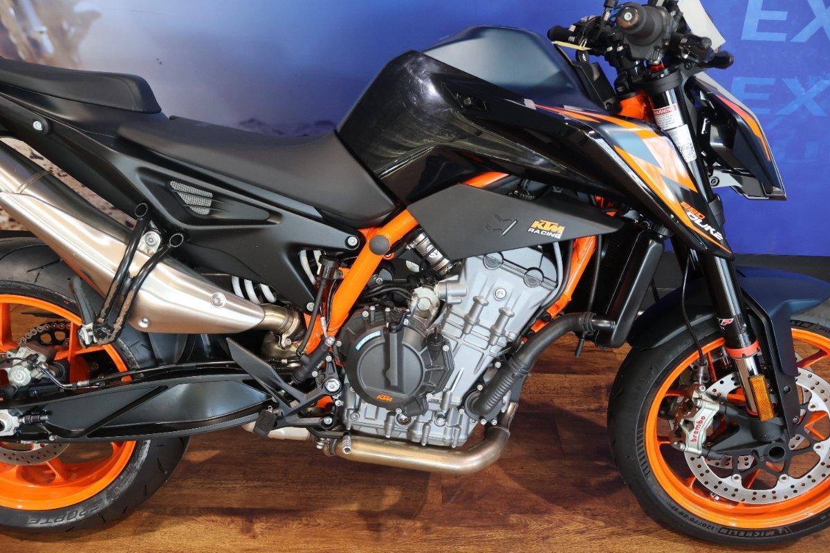 2023 KTM 890 DUKE R ROAD
