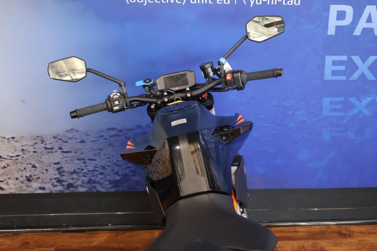 2023 KTM 890 DUKE R ROAD