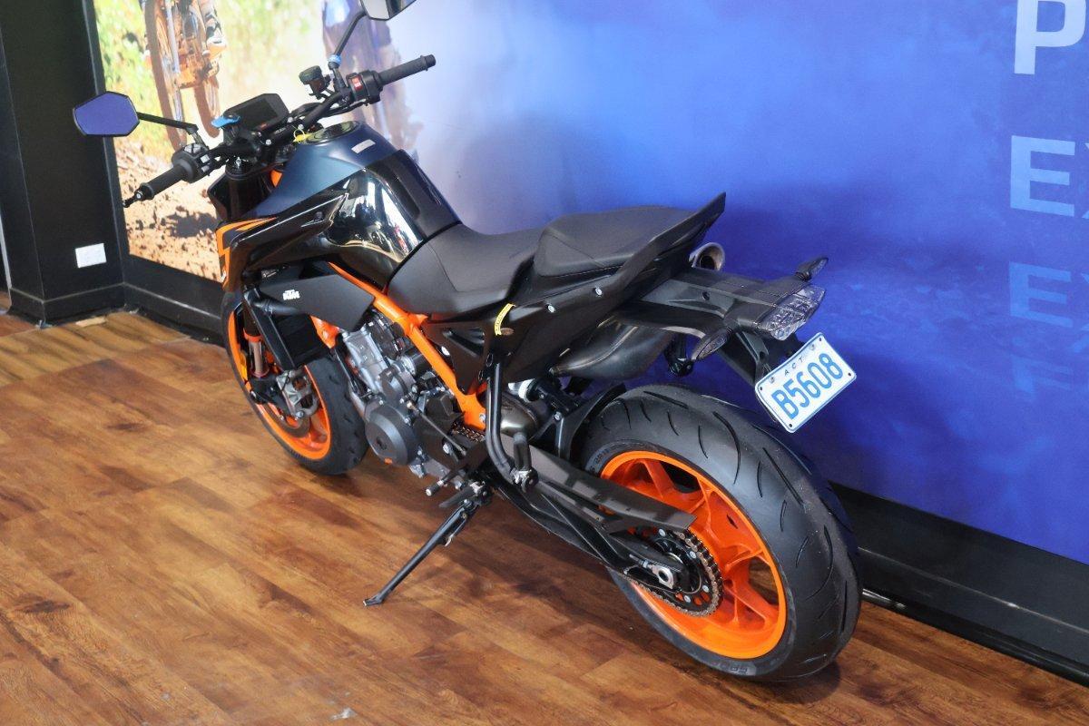 2023 KTM 890 DUKE R ROAD