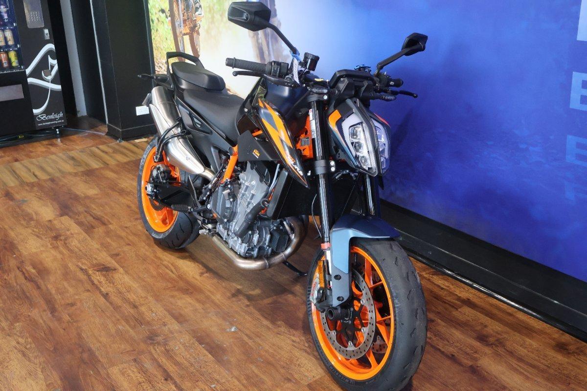 2023 KTM 890 DUKE R ROAD