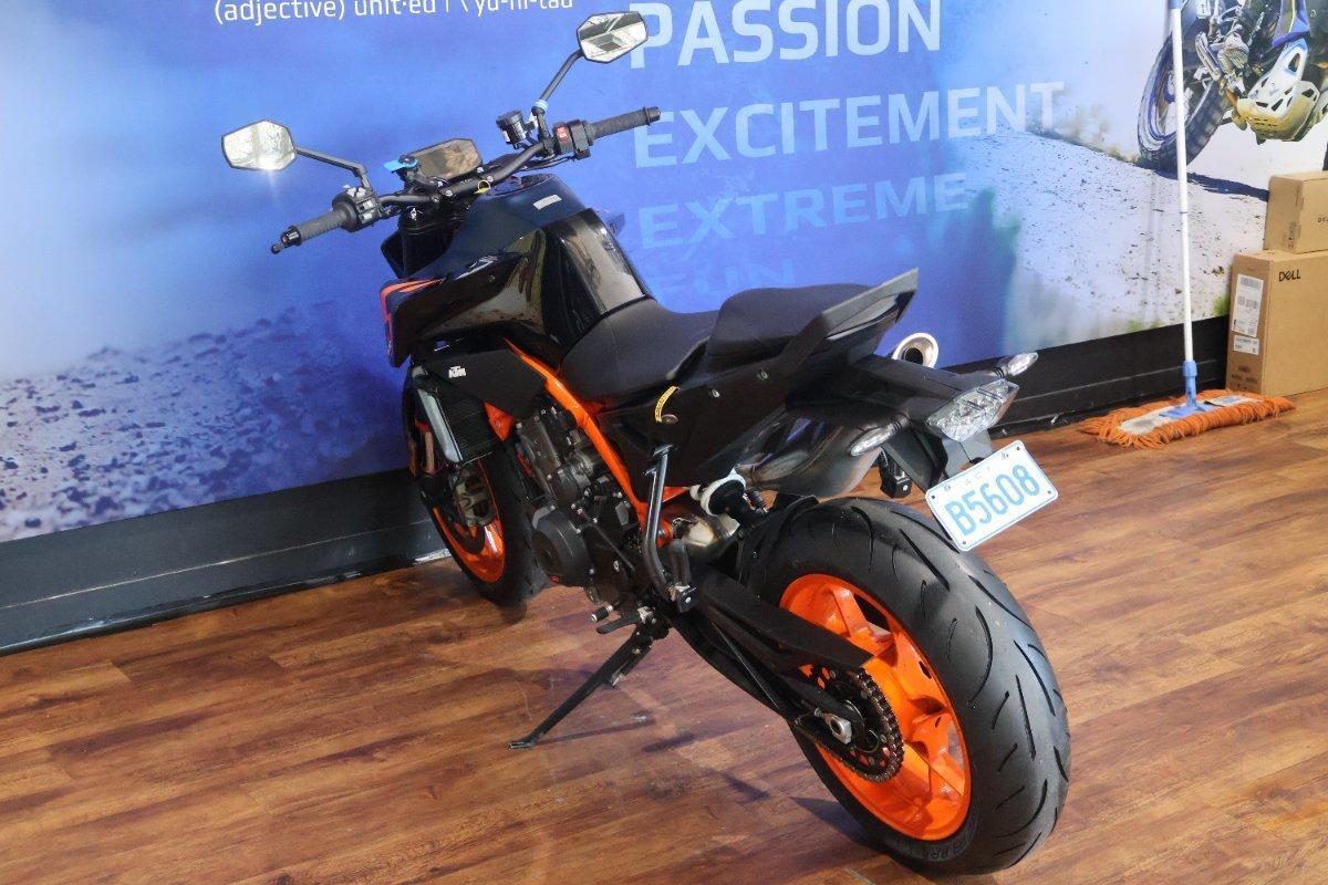 2023 KTM 890 DUKE R ROAD