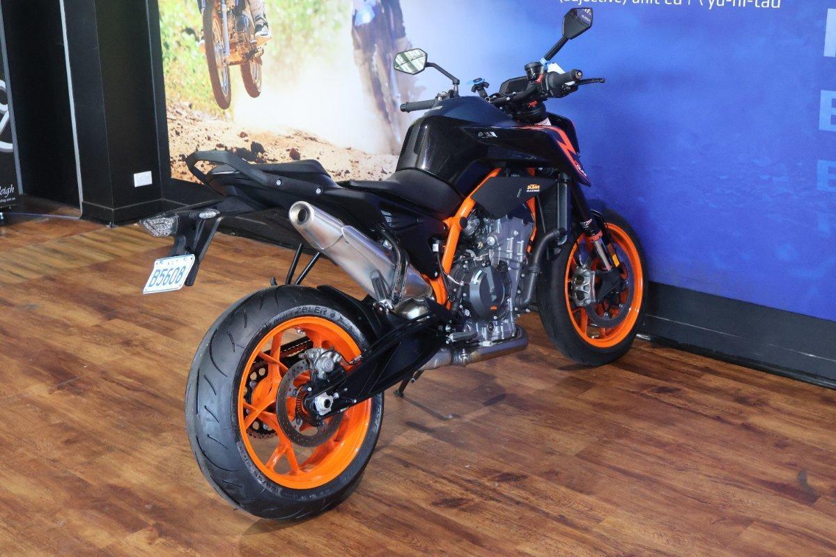 2023 KTM 890 DUKE R ROAD