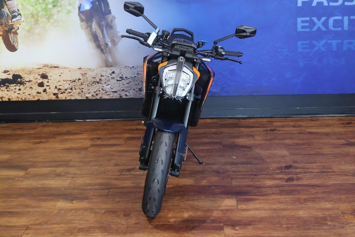 2023 KTM 890 DUKE R ROAD