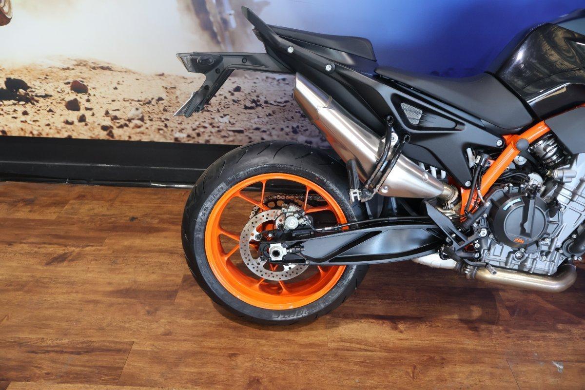 2023 KTM 890 DUKE R ROAD