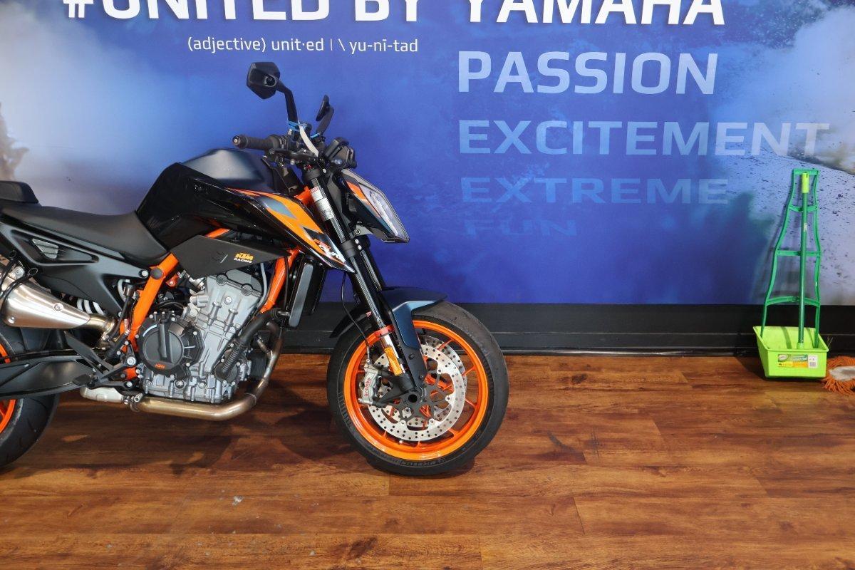 2023 KTM 890 DUKE R ROAD