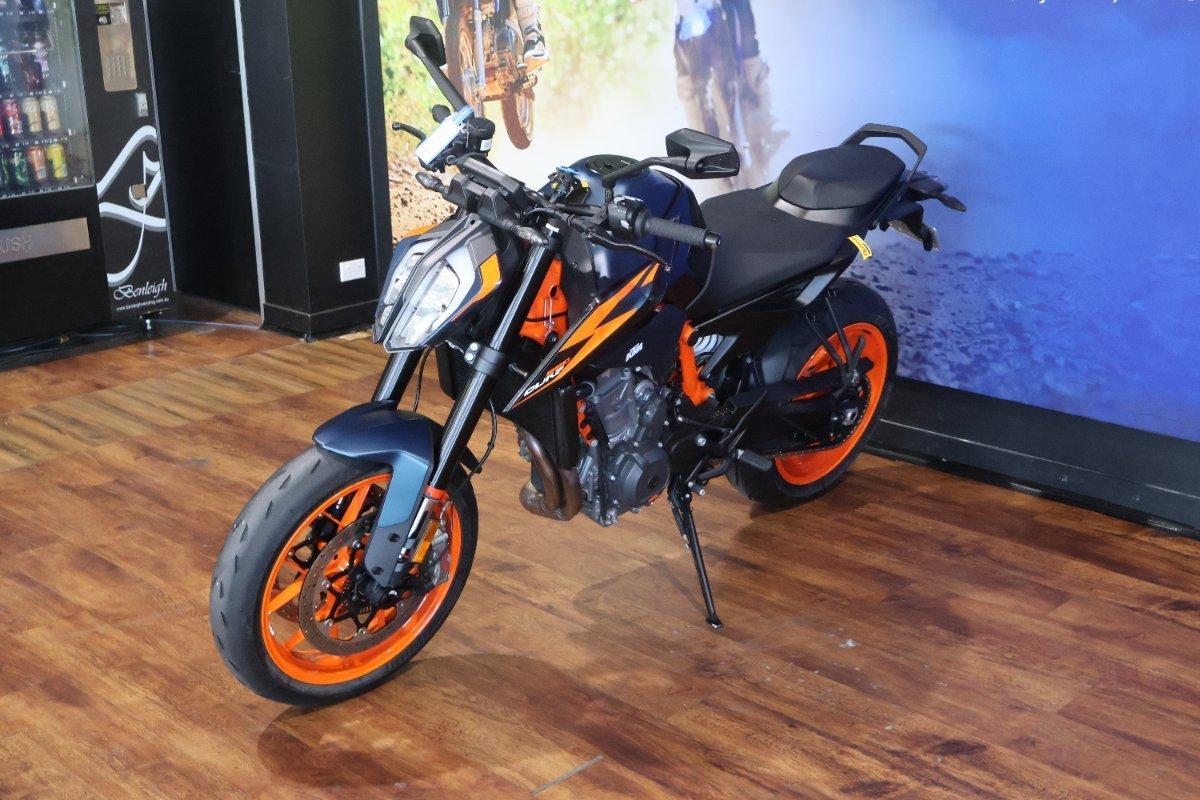 2023 KTM 890 DUKE R ROAD