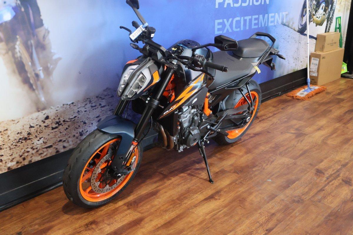 2023 KTM 890 DUKE R ROAD