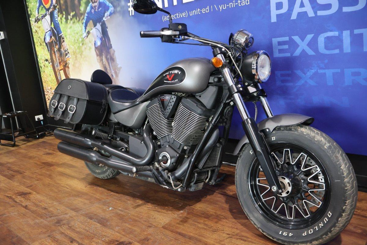2015 VICTORY GUNNER CRUISER