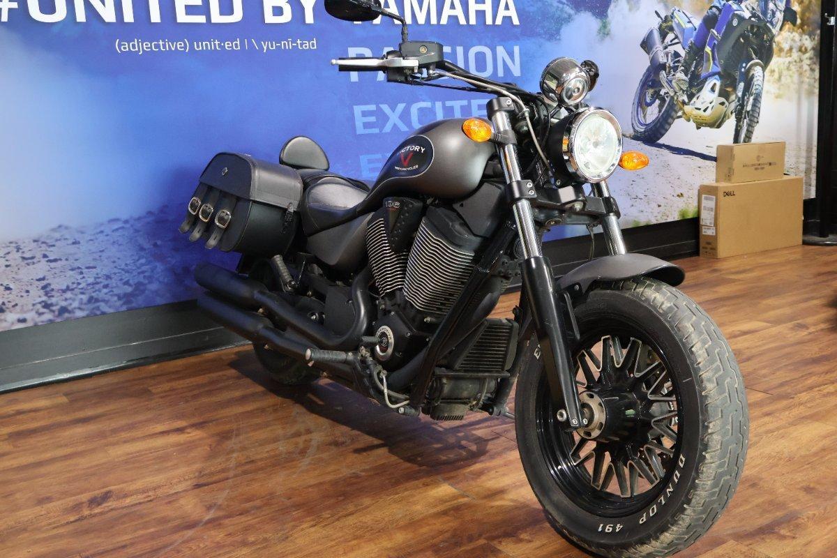 2015 VICTORY GUNNER CRUISER