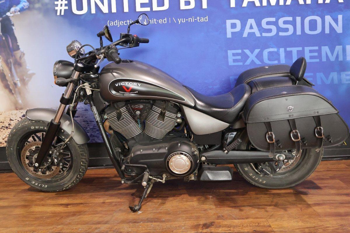 2015 VICTORY GUNNER CRUISER