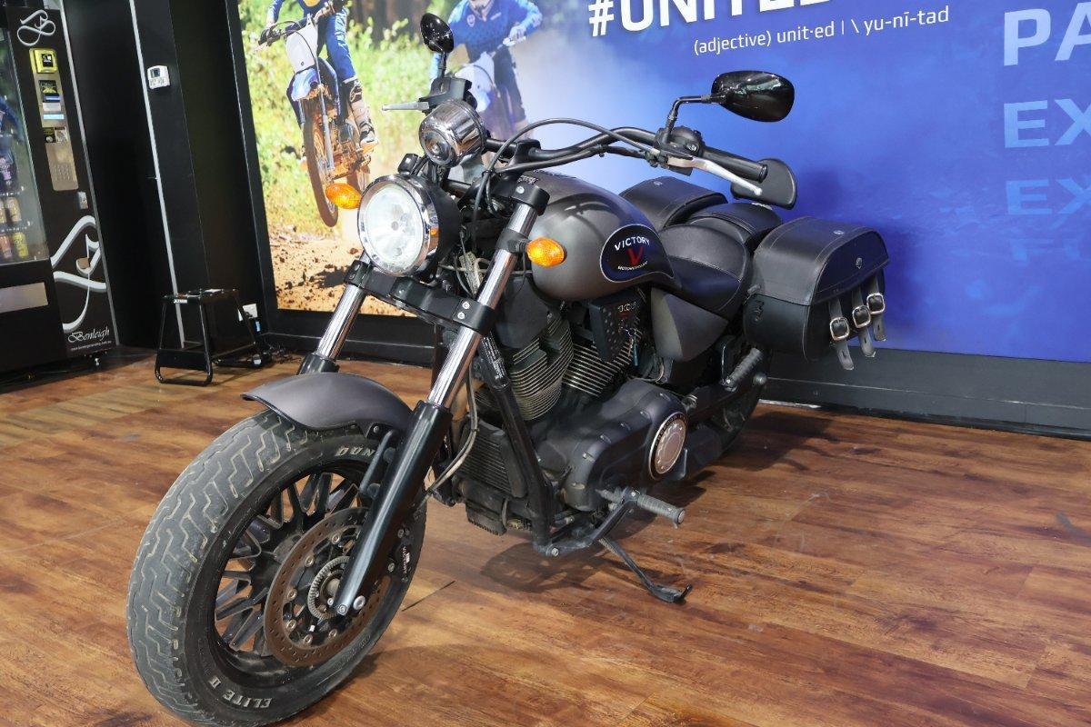 2015 VICTORY GUNNER CRUISER