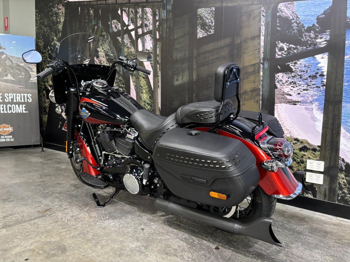 2025 HARLEY-DAVIDSON FLHC HERITAGE CLASSIC (117) CRUISER