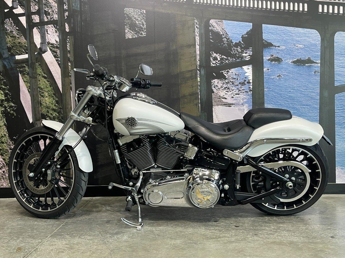 2017 HARLEY-DAVIDSON FXSB SOFTAIL BREAKOUT CRUISER