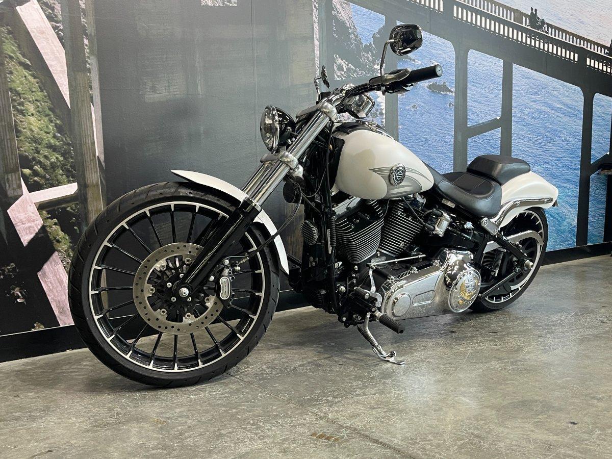 2017 HARLEY-DAVIDSON FXSB SOFTAIL BREAKOUT CRUISER