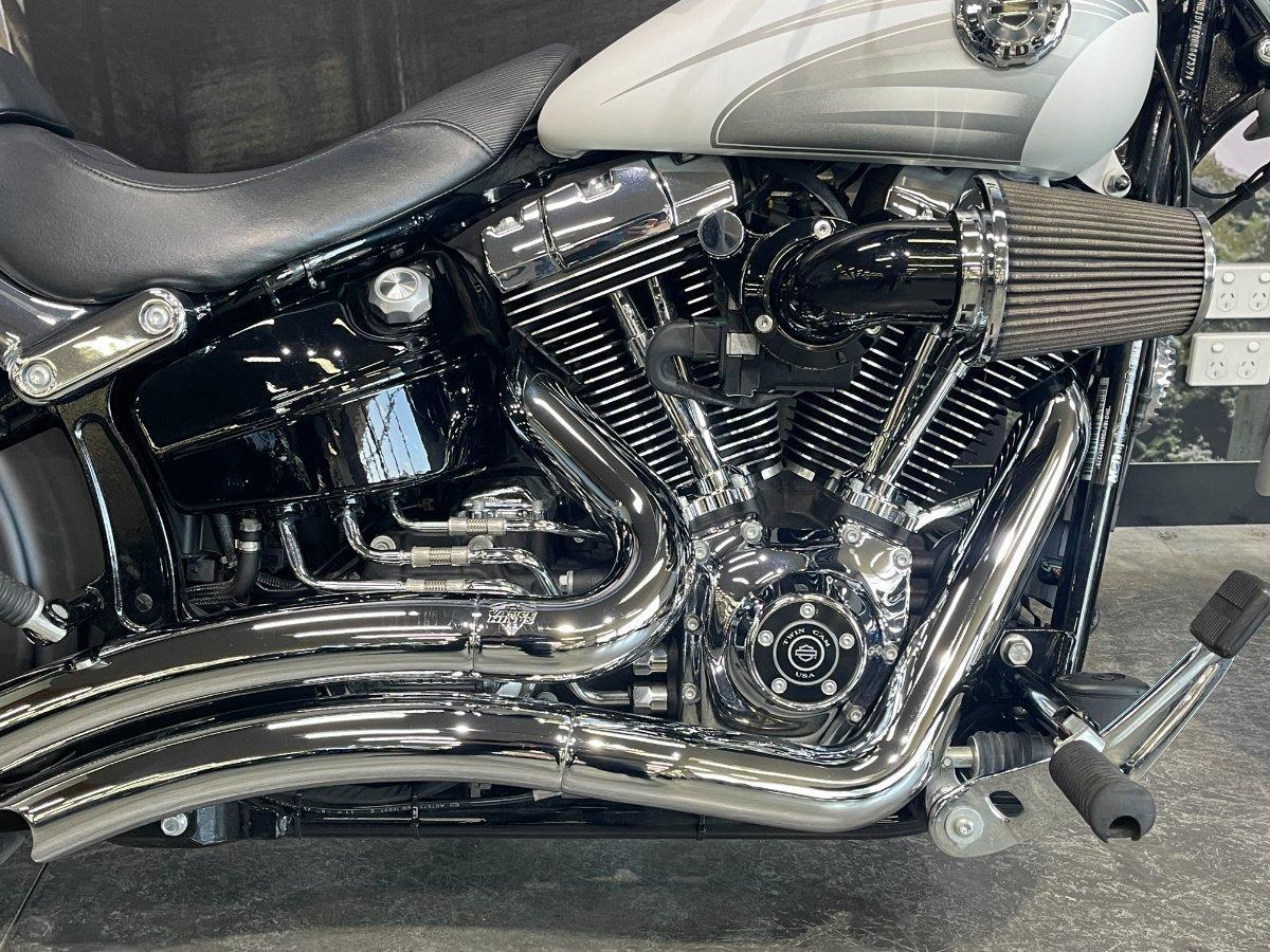 2017 HARLEY-DAVIDSON FXSB SOFTAIL BREAKOUT CRUISER