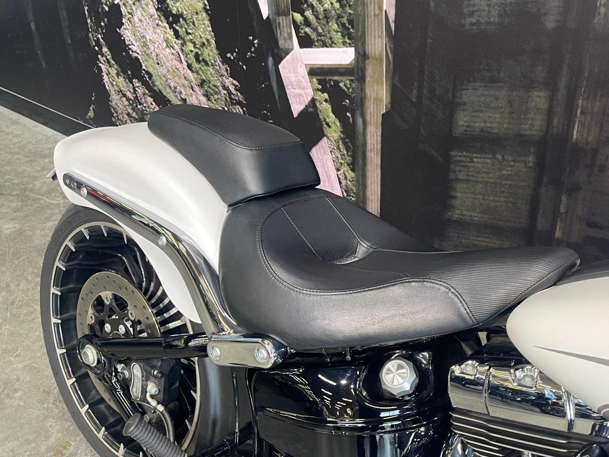 2017 HARLEY-DAVIDSON FXSB SOFTAIL BREAKOUT CRUISER