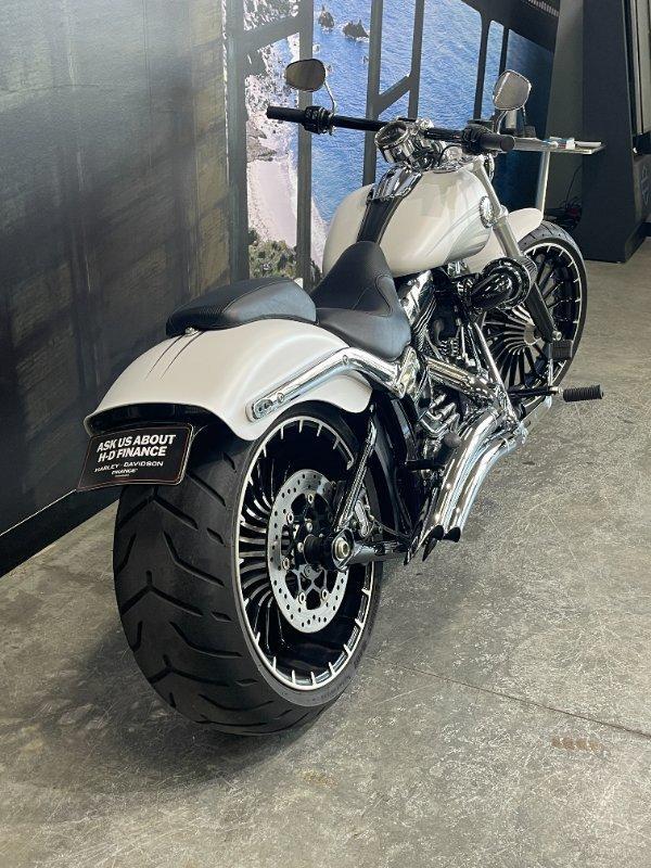 2017 HARLEY-DAVIDSON FXSB SOFTAIL BREAKOUT CRUISER