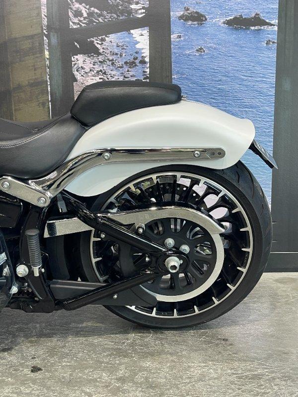 2017 HARLEY-DAVIDSON FXSB SOFTAIL BREAKOUT CRUISER