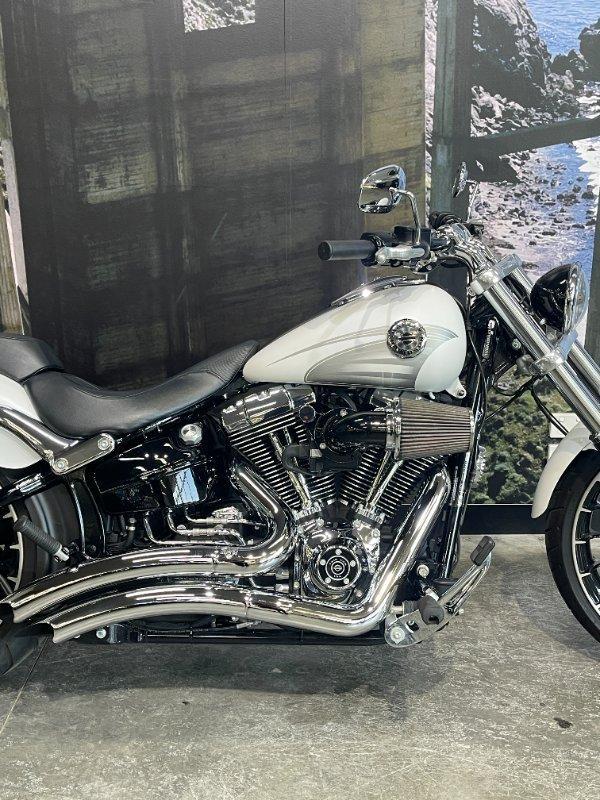 2017 HARLEY-DAVIDSON FXSB SOFTAIL BREAKOUT CRUISER