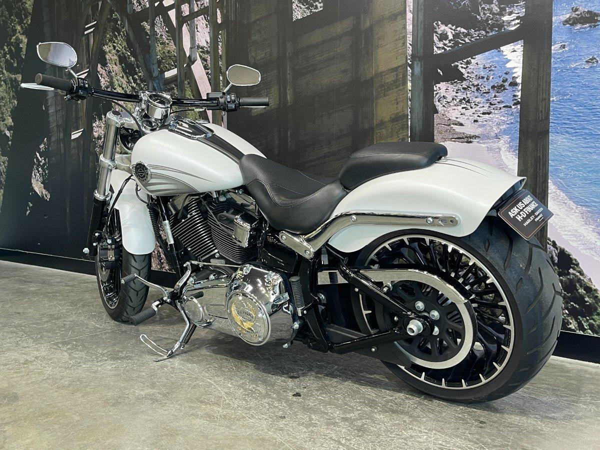 2017 HARLEY-DAVIDSON FXSB SOFTAIL BREAKOUT CRUISER