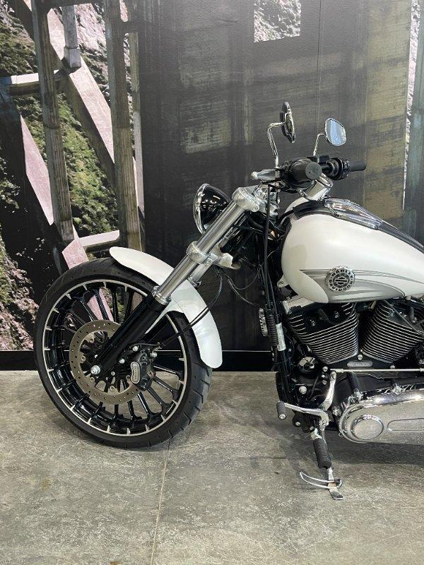 2017 HARLEY-DAVIDSON FXSB SOFTAIL BREAKOUT CRUISER