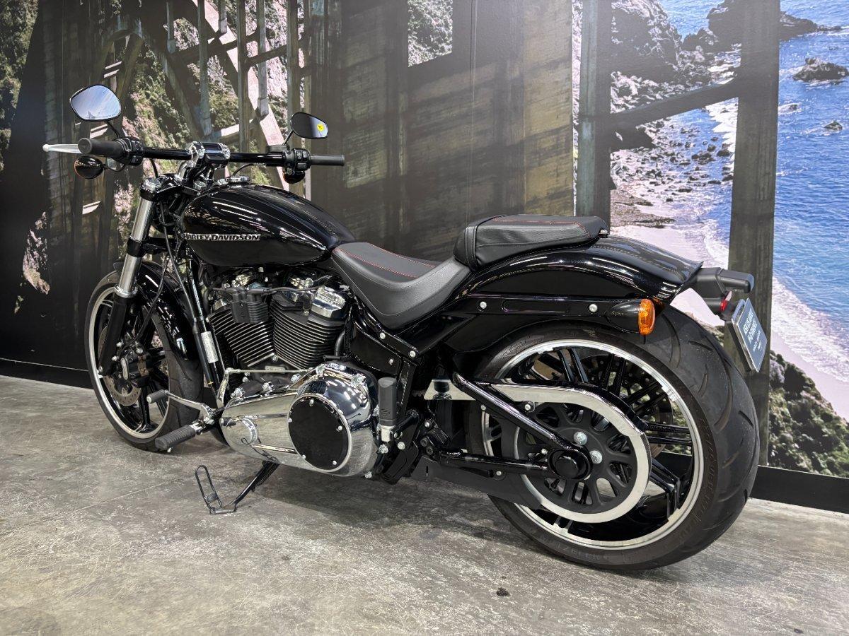 2018 HARLEY-DAVIDSON FXBR BREAKOUT CRUISER