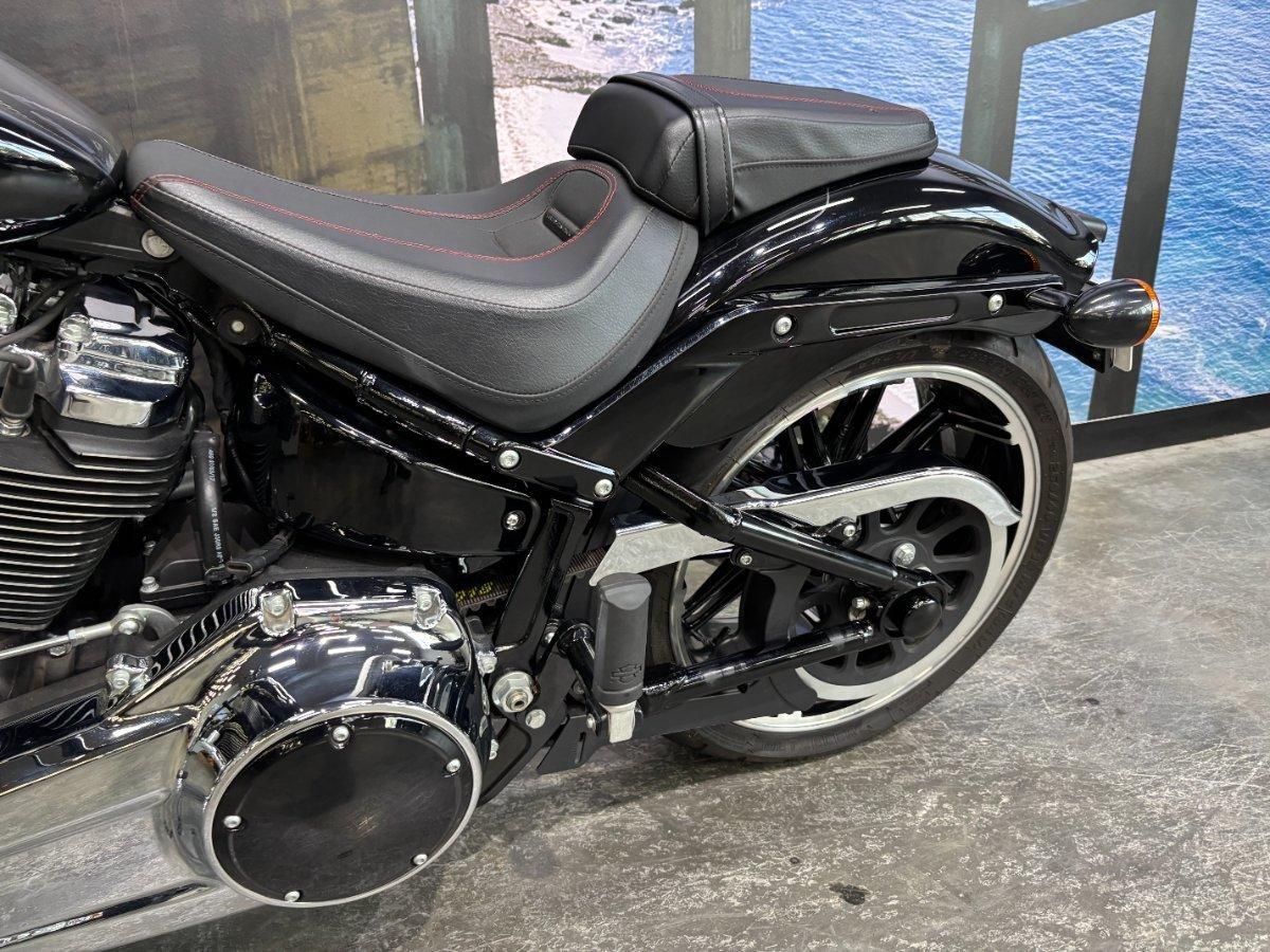 2018 HARLEY-DAVIDSON FXBR BREAKOUT CRUISER