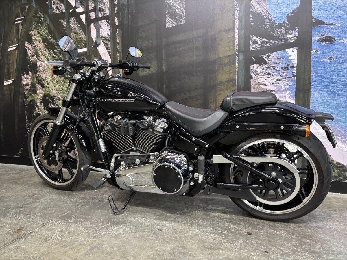2018 HARLEY-DAVIDSON FXBR BREAKOUT CRUISER