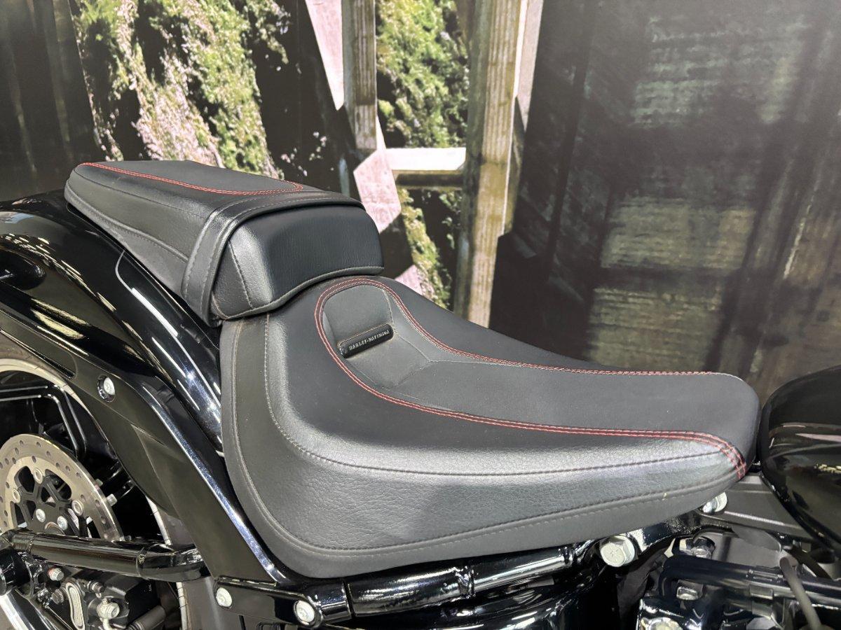 2018 HARLEY-DAVIDSON FXBR BREAKOUT CRUISER