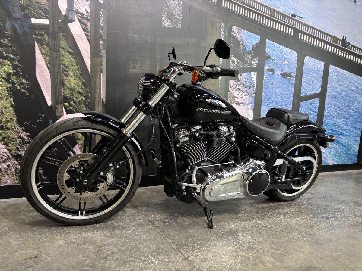 2018 HARLEY-DAVIDSON FXBR BREAKOUT CRUISER