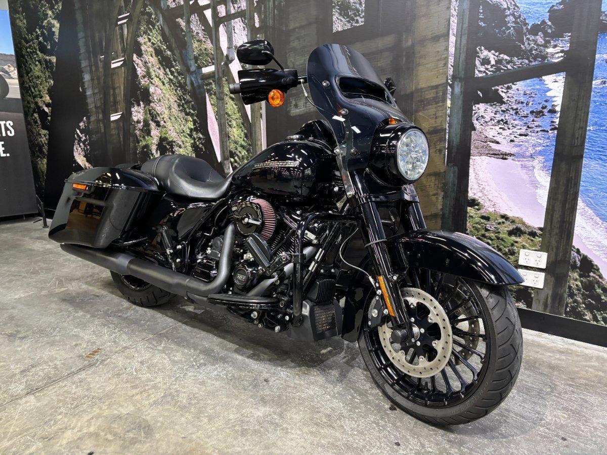 2018 HARLEY-DAVIDSON FLHRXS ROAD KING SPECIAL CRUISER