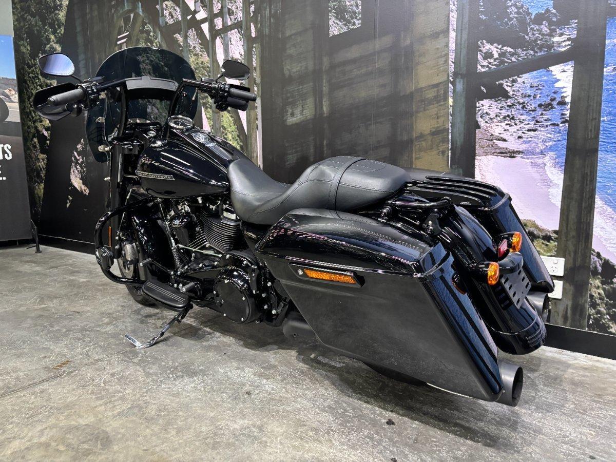2018 HARLEY-DAVIDSON FLHRXS ROAD KING SPECIAL CRUISER