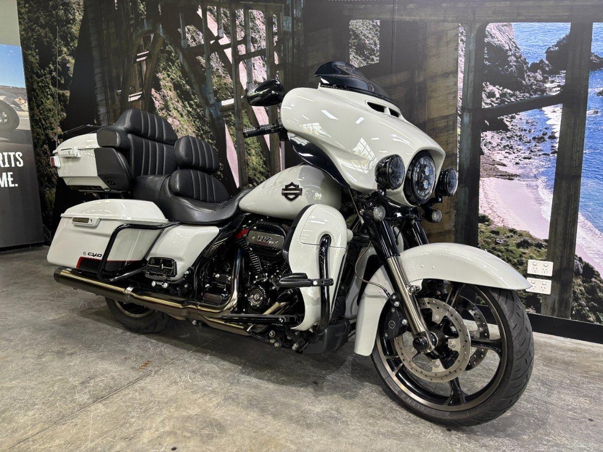 2020 HARLEY-DAVIDSON FLHTKSE CVO LIMITED CRUISER