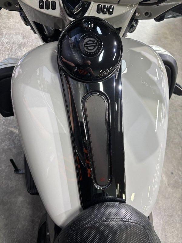 2020 HARLEY-DAVIDSON FLHTKSE CVO LIMITED CRUISER