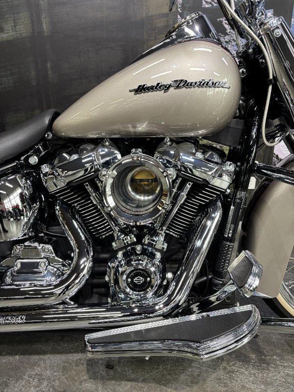 2018 HARLEY-DAVIDSON FLDE DELUXE (107) CRUISER