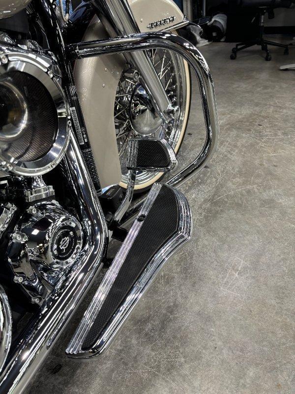 2018 HARLEY-DAVIDSON FLDE DELUXE (107) CRUISER