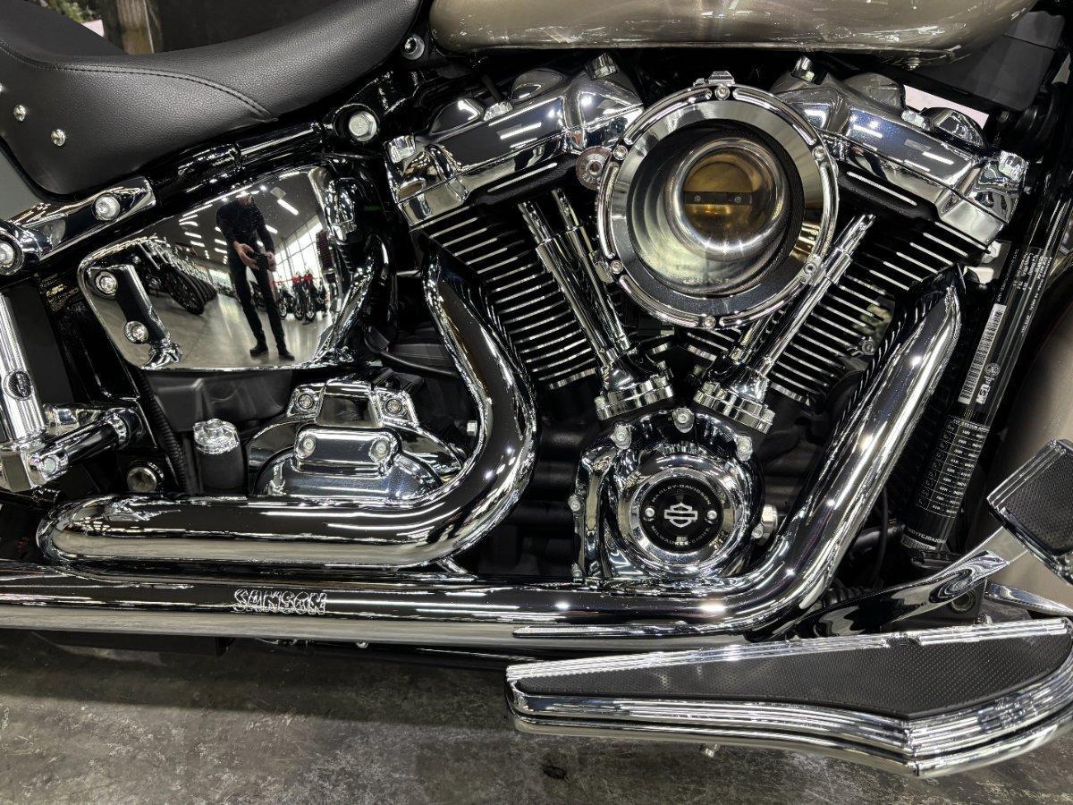 2018 HARLEY-DAVIDSON FLDE DELUXE (107) CRUISER
