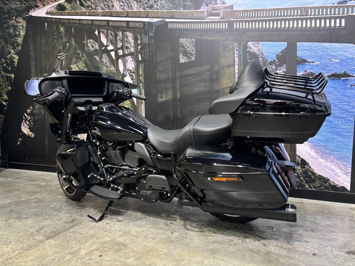2025 HARLEY-DAVIDSON FLHXU STREET GLIDE ULTRA (117) TOURER
