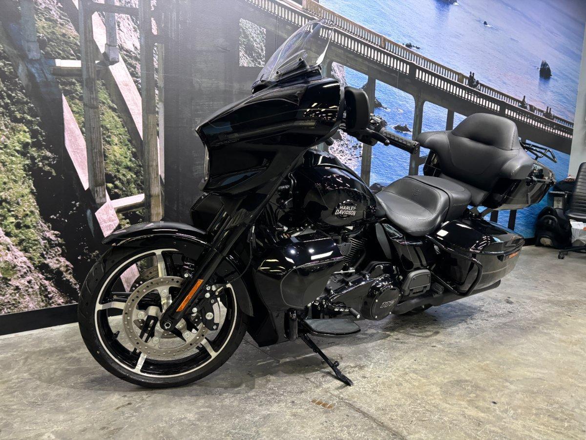2025 HARLEY-DAVIDSON FLHXU STREET GLIDE ULTRA (117) TOURER