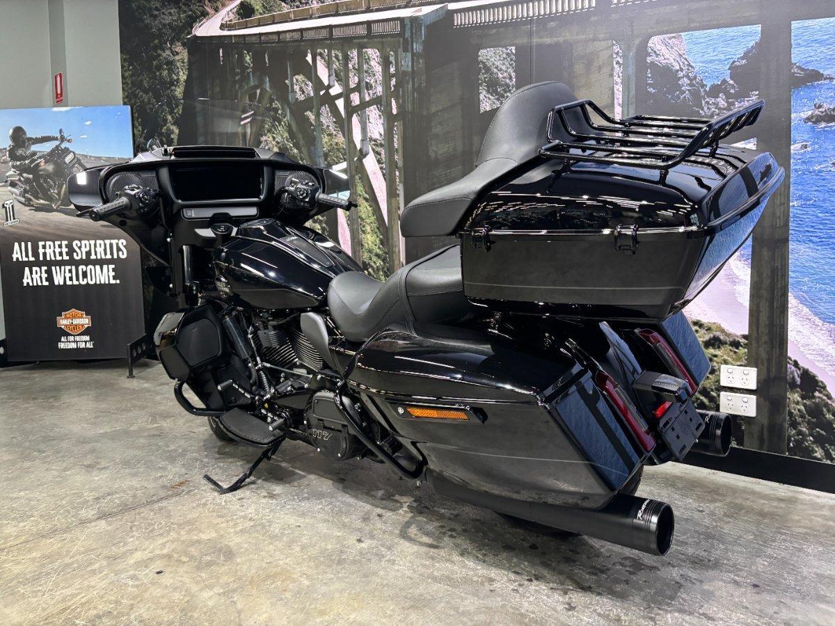 2025 HARLEY-DAVIDSON FLHXU STREET GLIDE ULTRA (117) TOURER