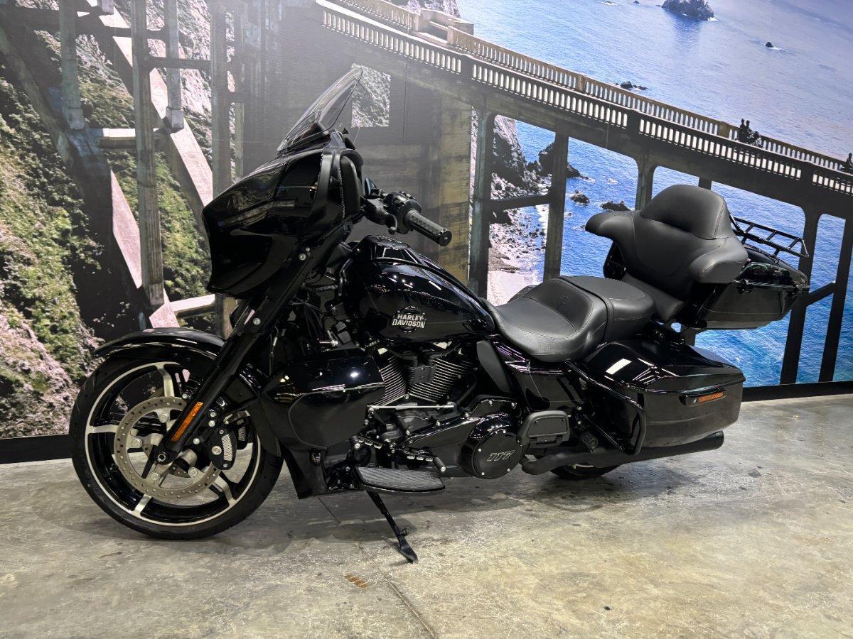 2025 HARLEY-DAVIDSON FLHXU STREET GLIDE ULTRA (117) TOURER