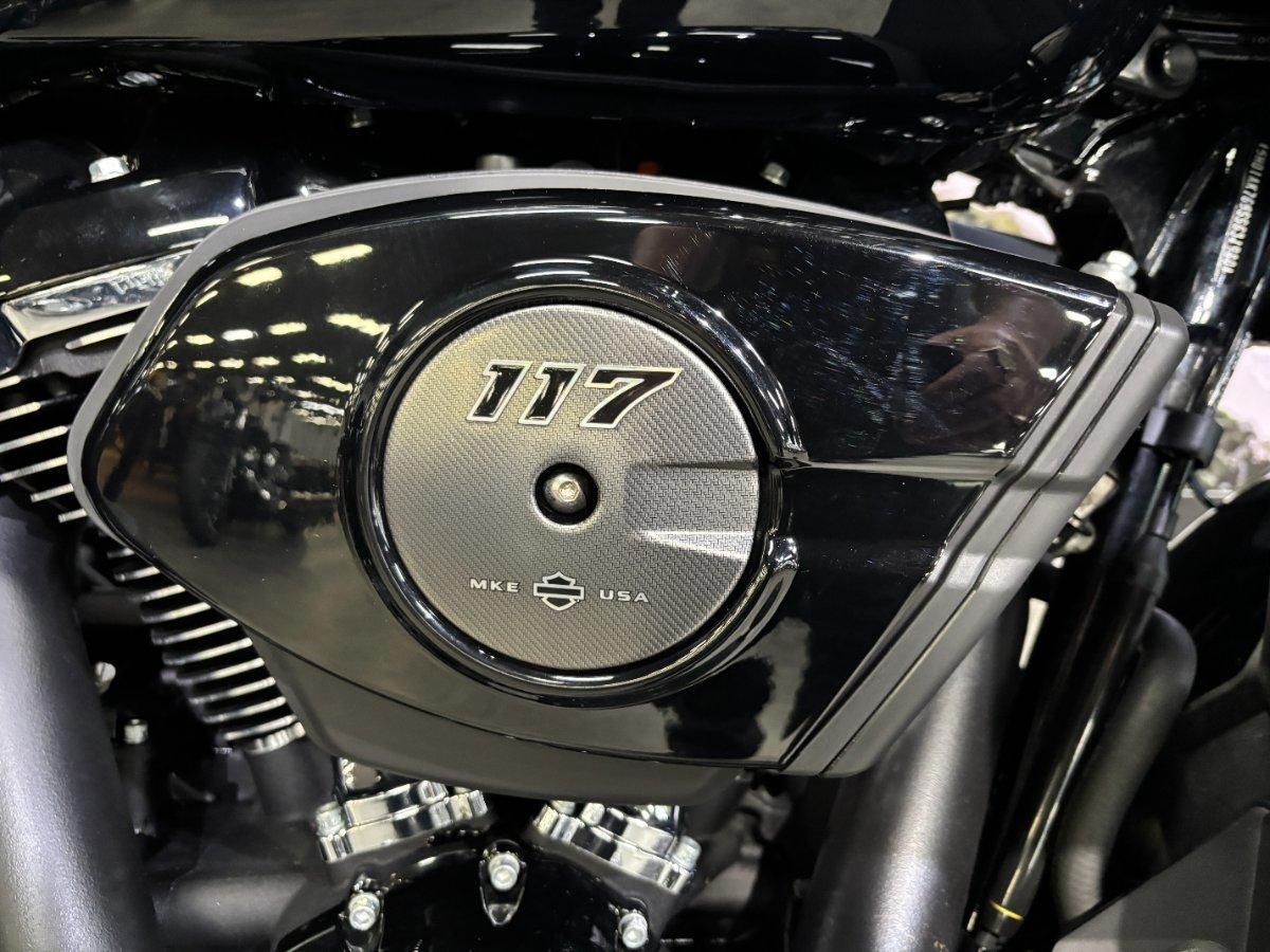 2025 HARLEY-DAVIDSON FLHXU STREET GLIDE ULTRA (117) TOURER