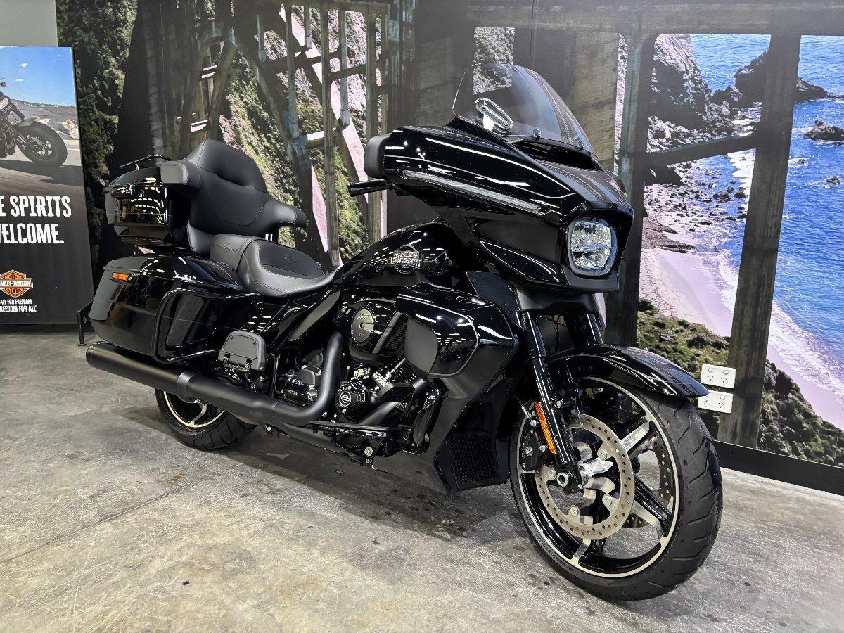 2025 HARLEY-DAVIDSON FLHXU STREET GLIDE ULTRA (117) TOURER