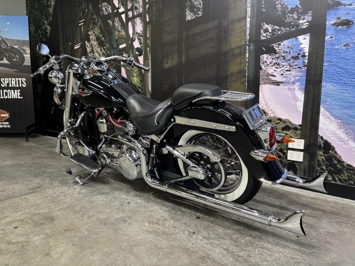 2011 HARLEY-DAVIDSON FLSTN SOFTAIL DELUXE CRUISER
