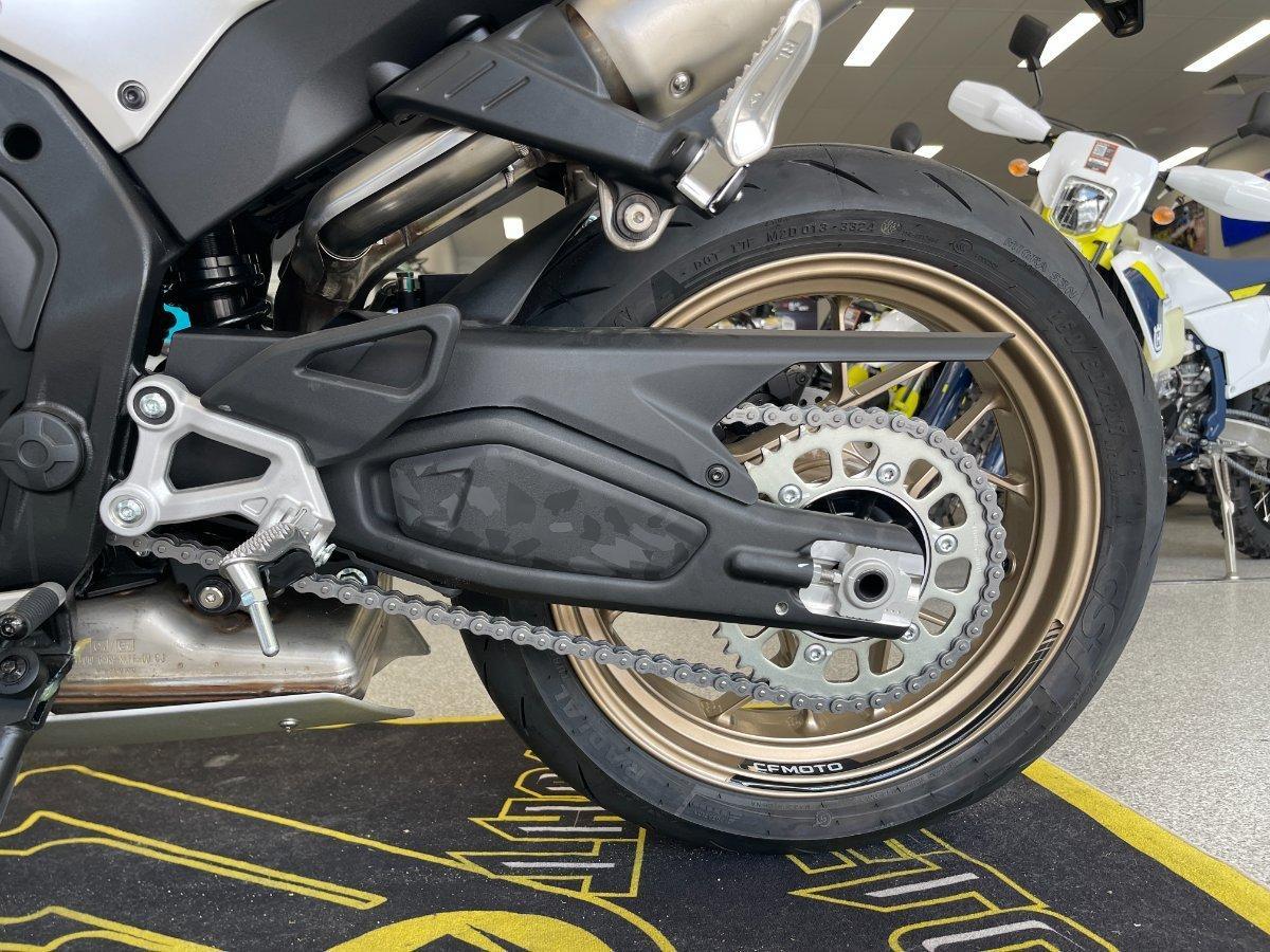 2025 CF MOTO 500 SR VOOM SPORTS
