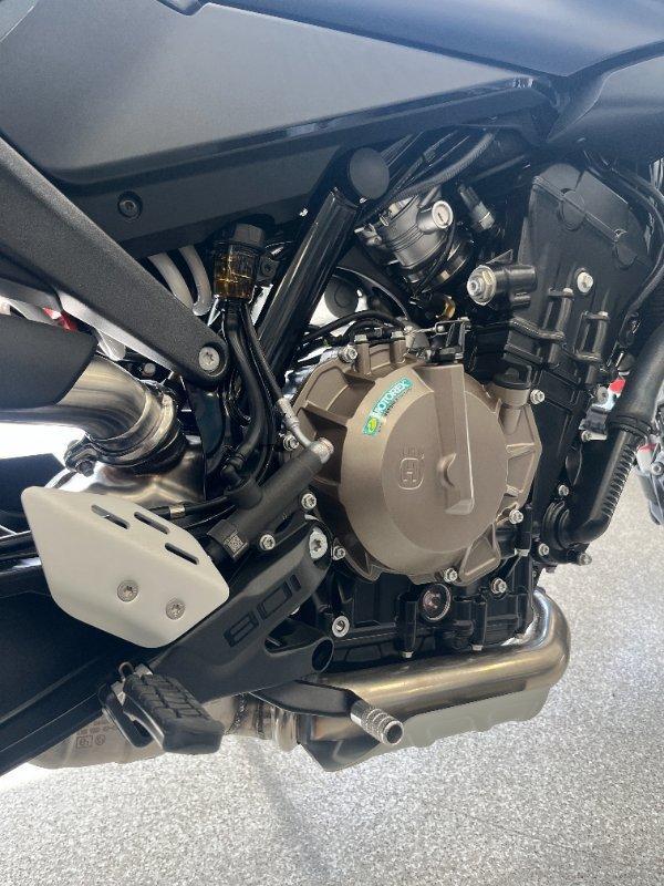2024 HUSQVARNA SVARTPILEN 801 ROAD